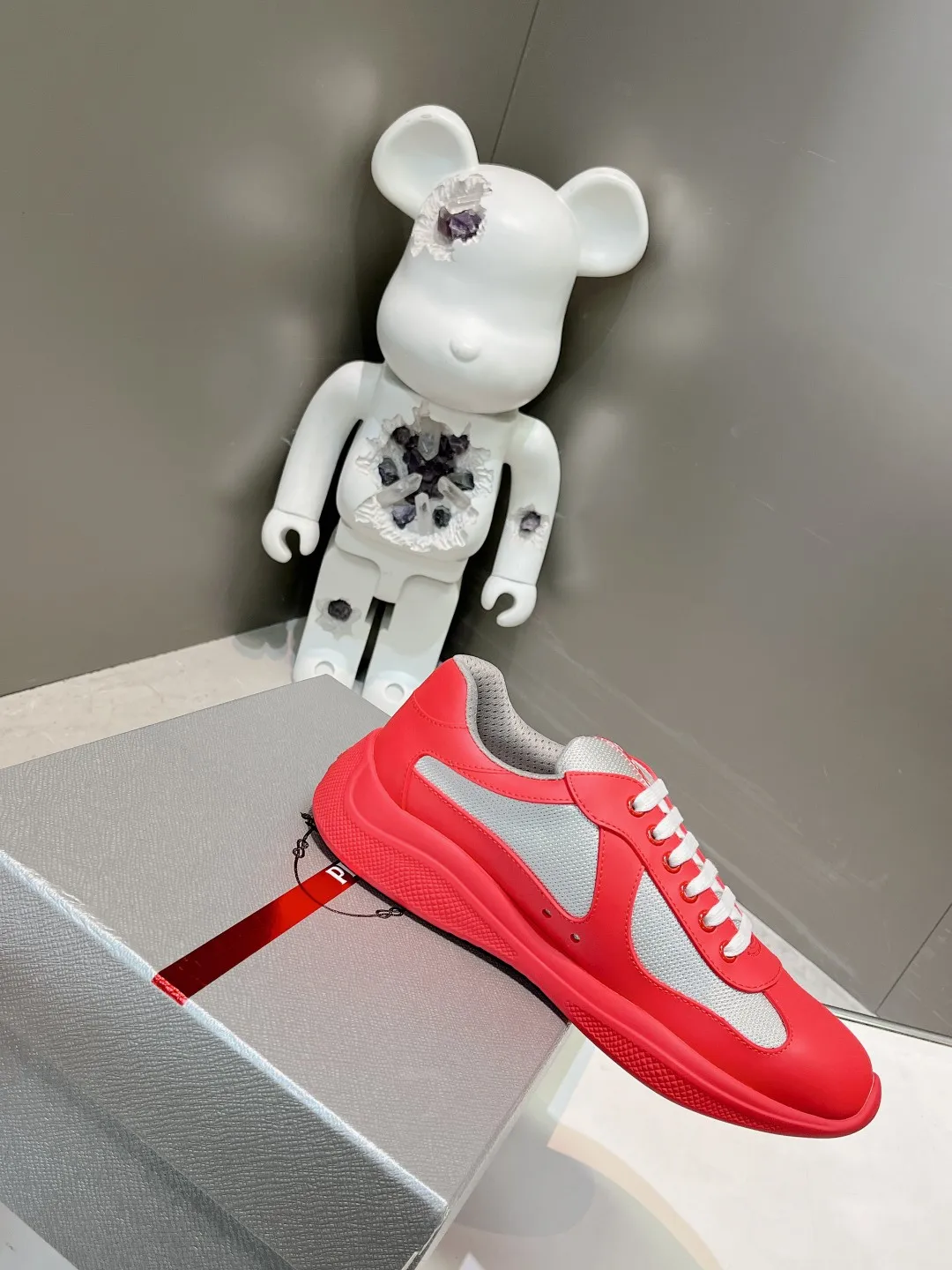 P680👟👟 Prada soft rubber and Bike fabric sports America’sCuP sneakers with Prada style have been redesigned, new fabrics and colors inject a new contemporary spirit into them. Size / 35-44 45 46 can be customized and non-returnable.